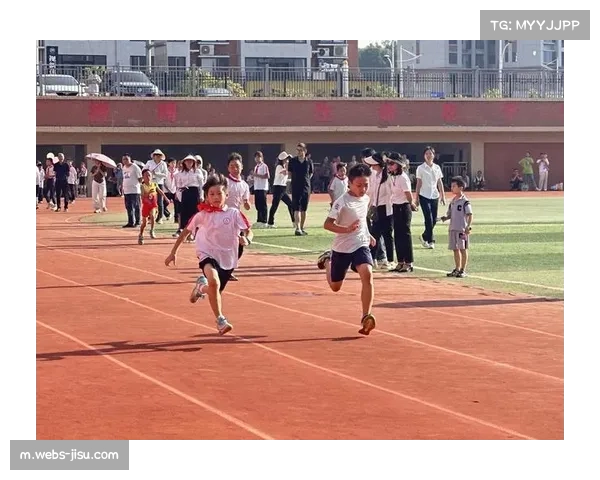 水球运动进入中小学体育课,学生兴趣浓厚 水球运动进入中小学体育课,学生兴趣浓厚
