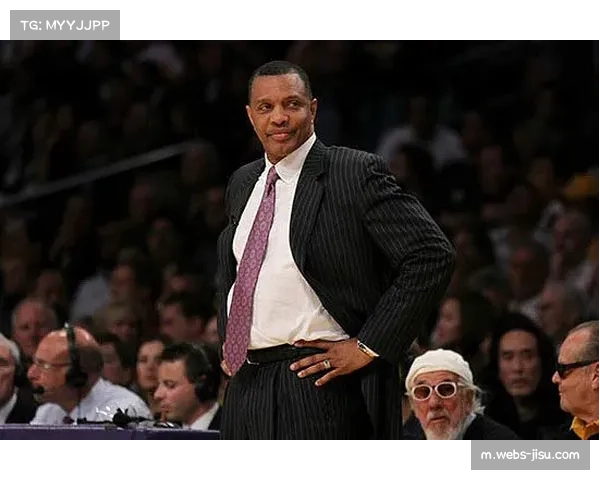 “康涅狄格太阳与主教练斯蒂芬妮·怀特完成多年续约” “康涅狄格太阳与主教练斯蒂芬妮·怀特完成多年续约”